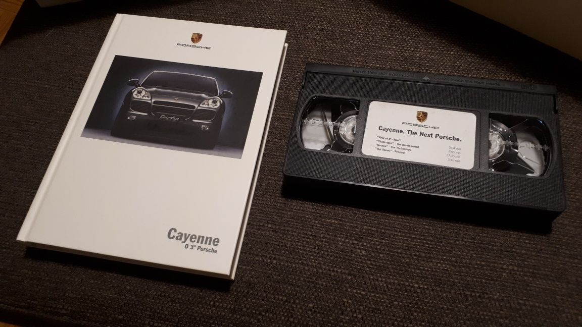 Livro e VHS Porsche Cayenne