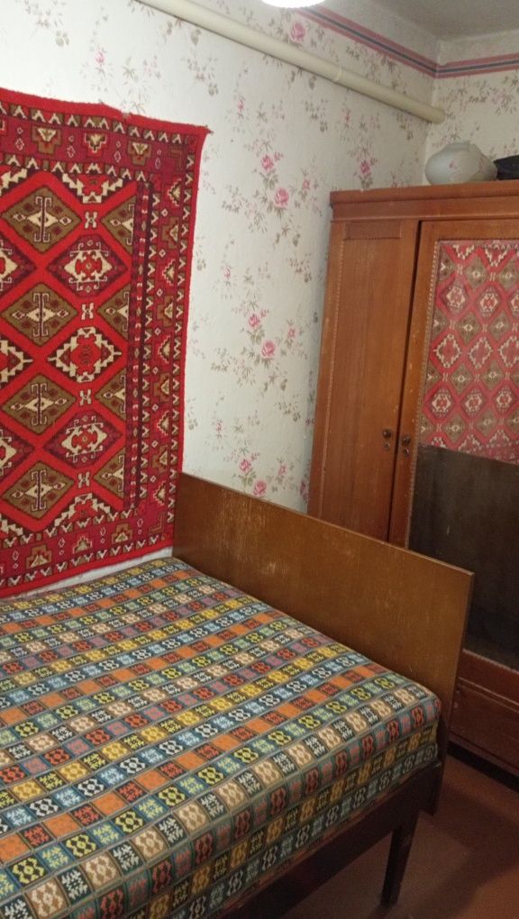 Продам  1/2 будинку.(Вулиця М. Грушевського. Стара назва Чекістів)