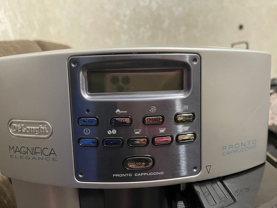 Кавомашинка DeLonghi
