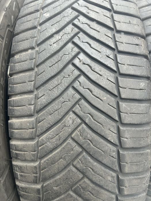 215/70R15c Michelin AgilisCrossClimate 109/107S