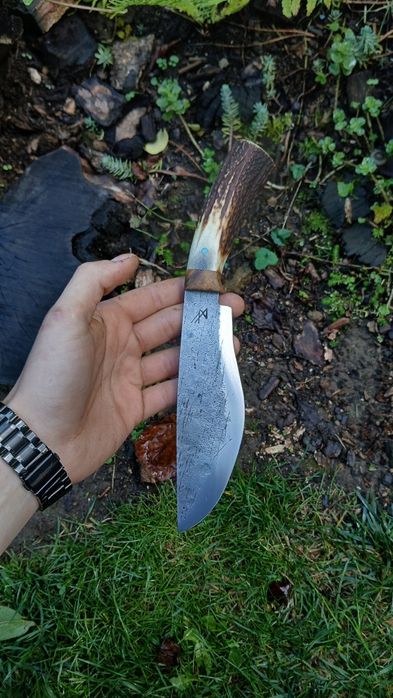 Ręcznie wykuty nóż kukri. Nóż myśliwski. Nóż do lasu. Knifemaking