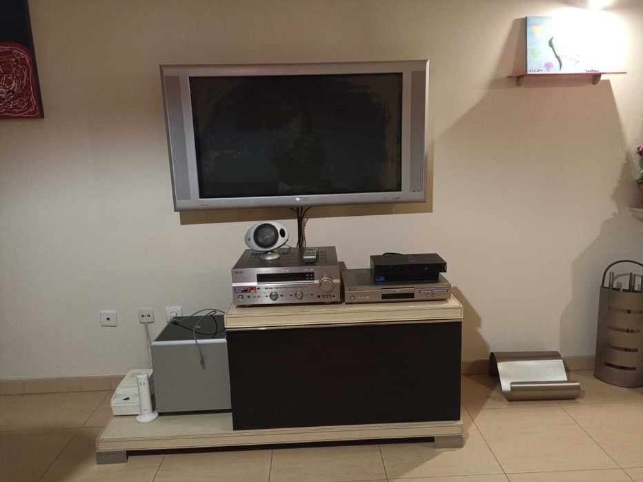 Mobiliário/recheio de casa.