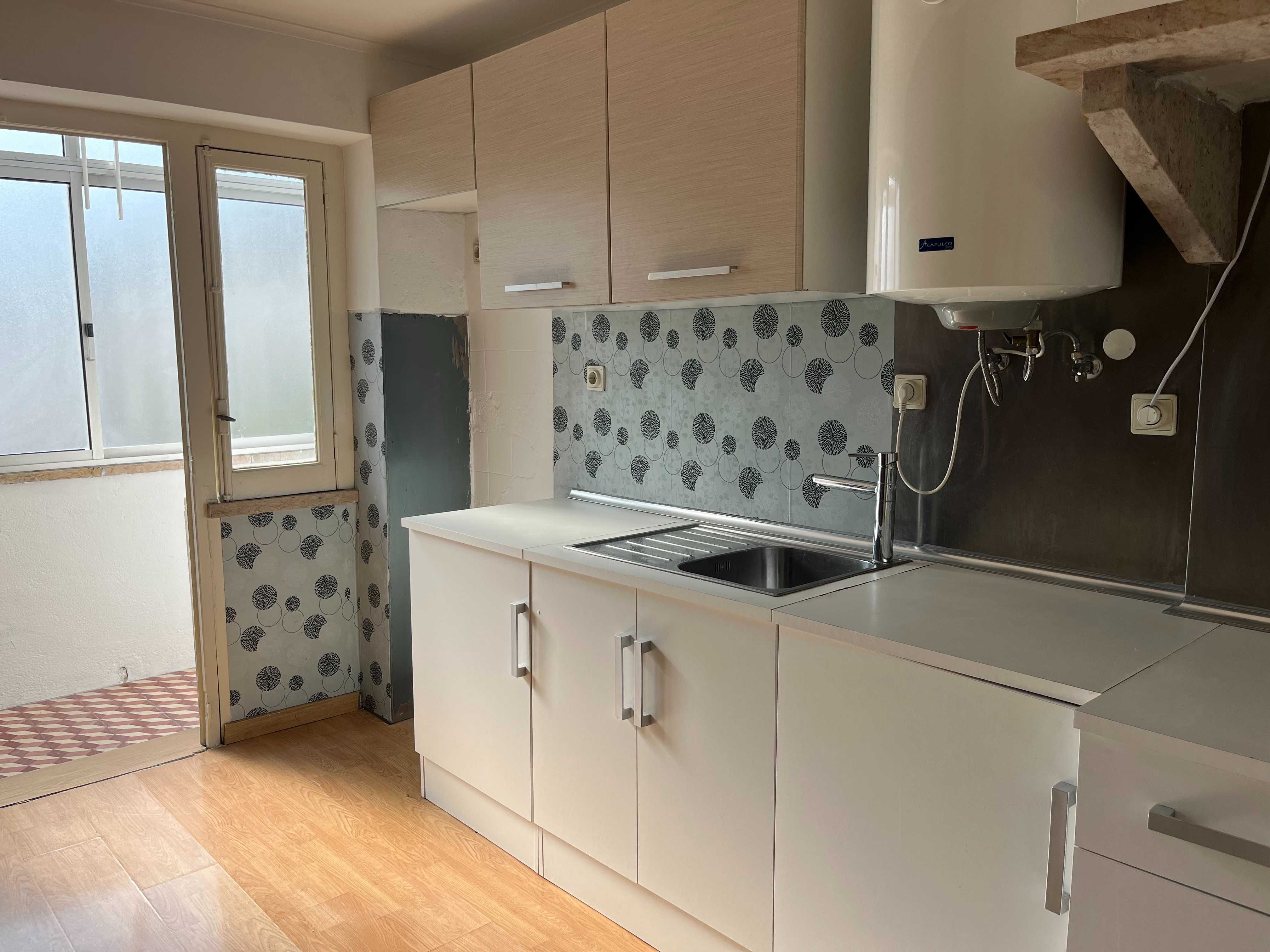 T2 remodelado junto ao Metro Amadora-Este