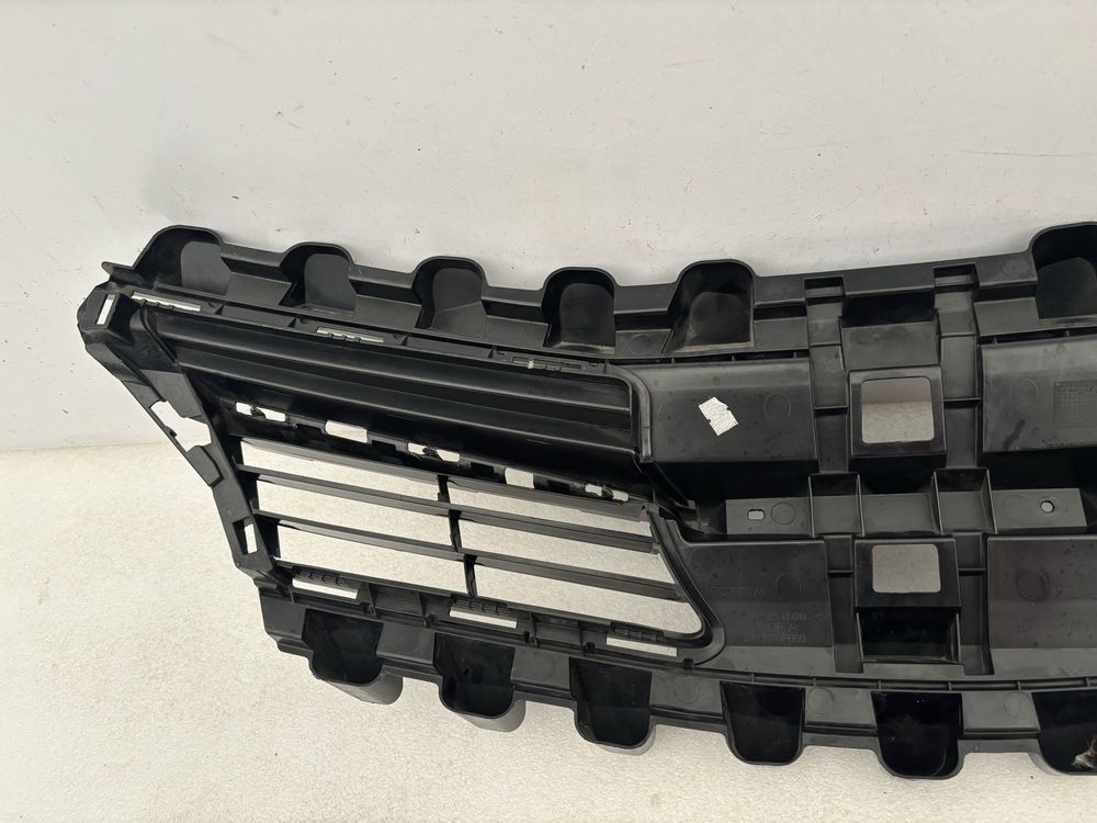 Toyota Verso lift 13-18 grill atrapa kratka zderzaka przód