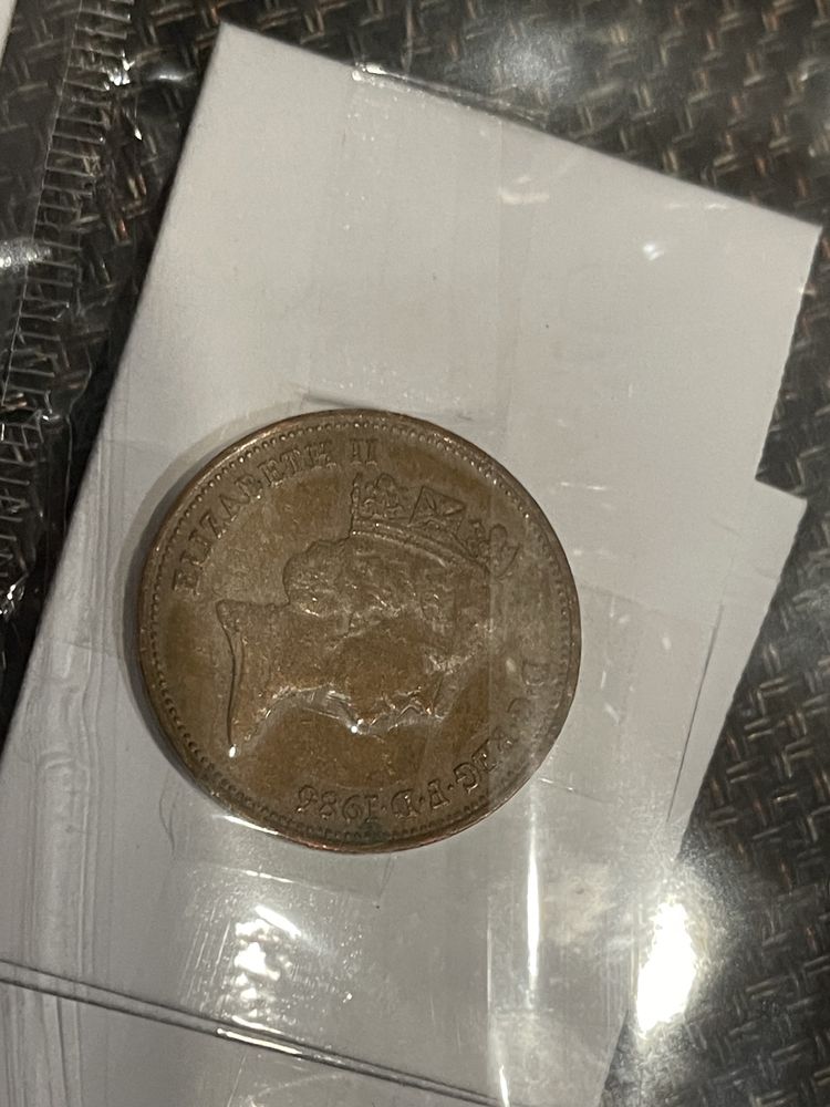 7 moedas do Reino Unido diferentes datas