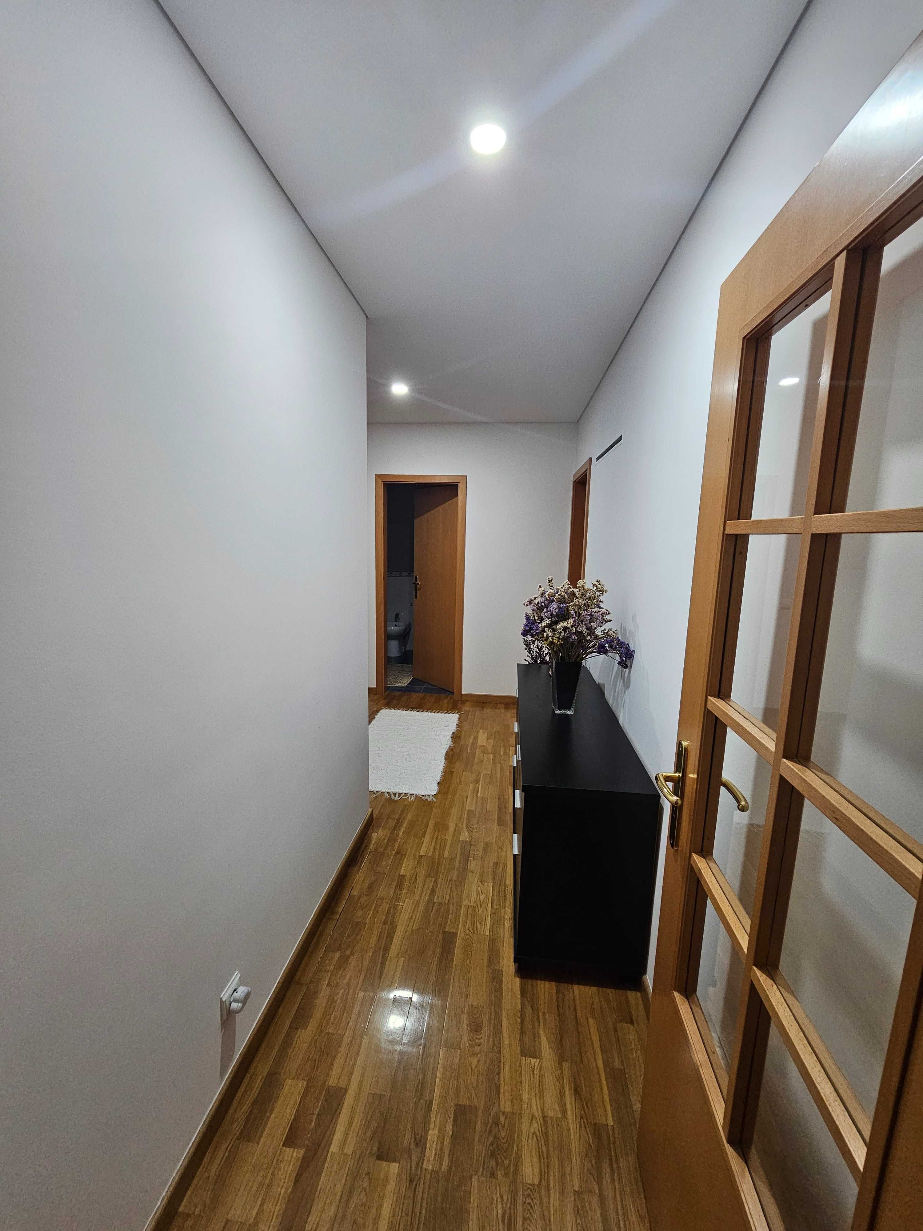 Venda de Apartamento T3 (c/ garagem e terraço)