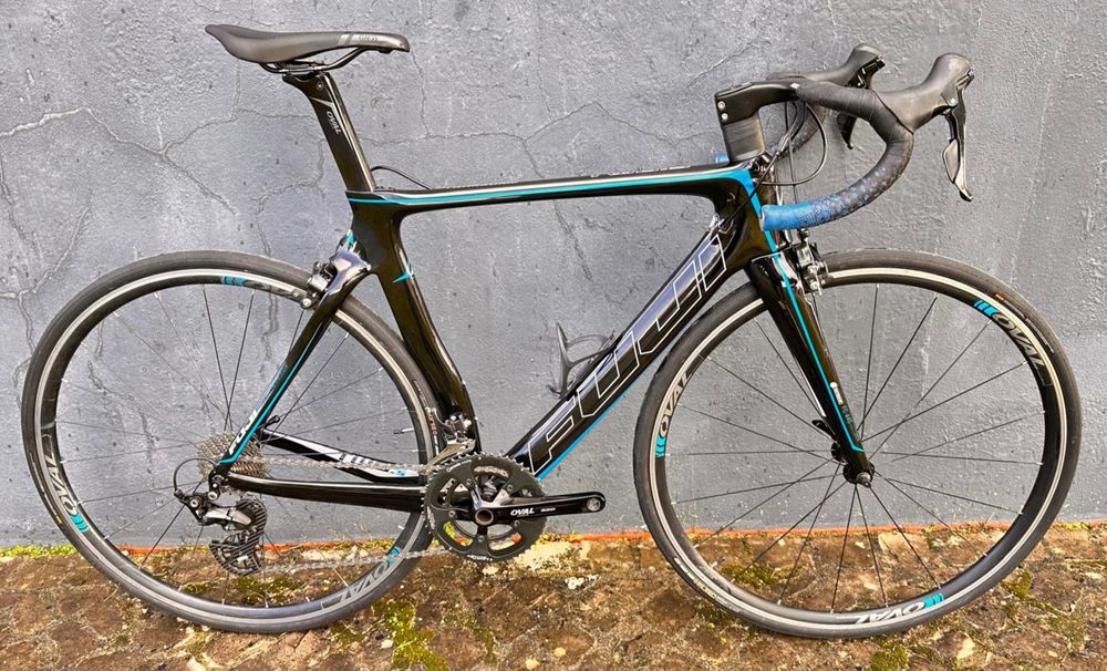 Bicicleta de estrada Fuji - carbono