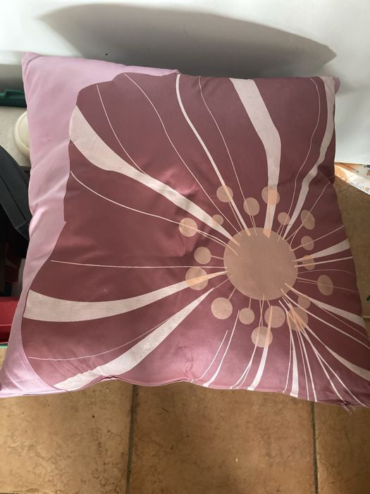 3 almofada em bom estado