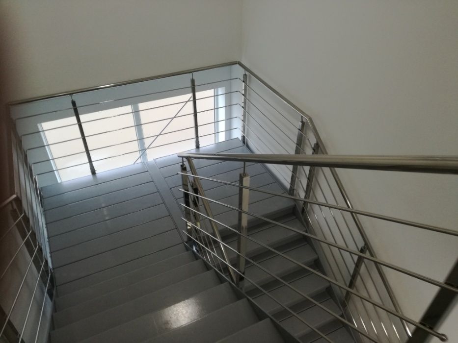 Balustrady ze stali nierdzewnej, barierki, zadaszenia z poliwęglanu