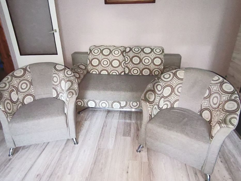 Wygodny zestaw wypoczynkowy – kanapa + 2 fotele, stan bardzo dobry!