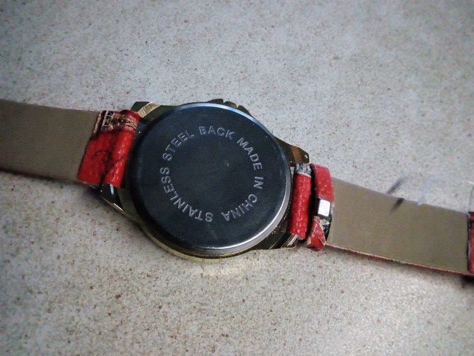 Женские часы со стразами Paris Красный оригинальный ремешок. Рабочие!
