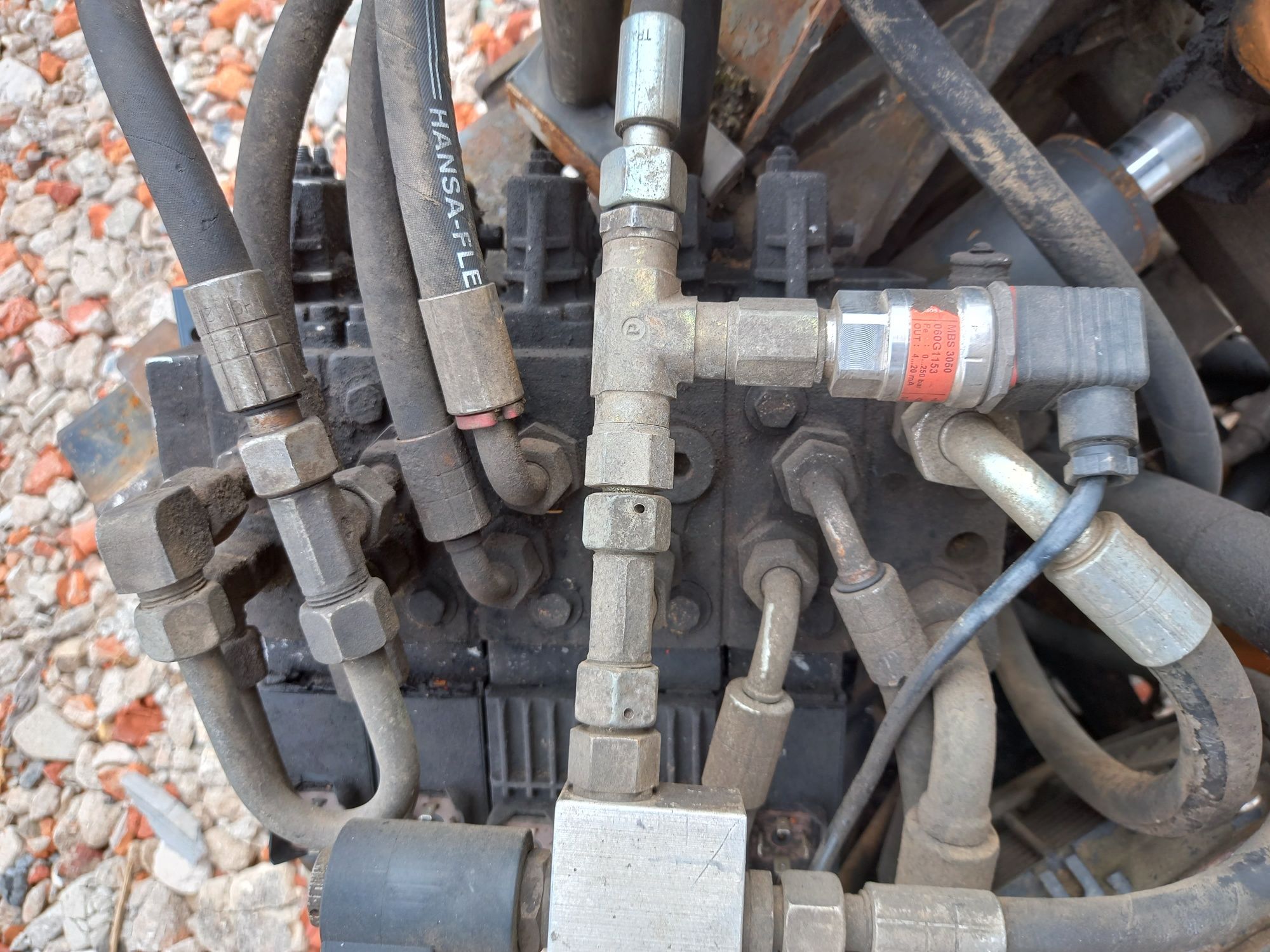 rozdzielacz  hydrauliczny sma Rousseau do kosiarki noremat -samasz