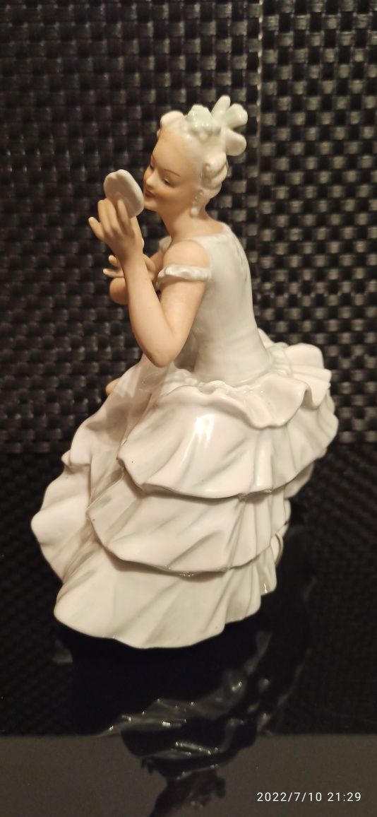 Porcelana Schaubach-Kunst Figurka Damy z lusterkiem