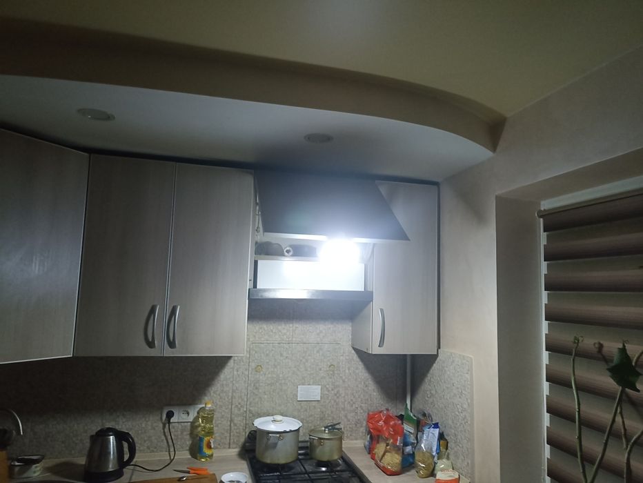 Більше 9 годин працює.Нові, Супер якісні  акумуляторні лампи