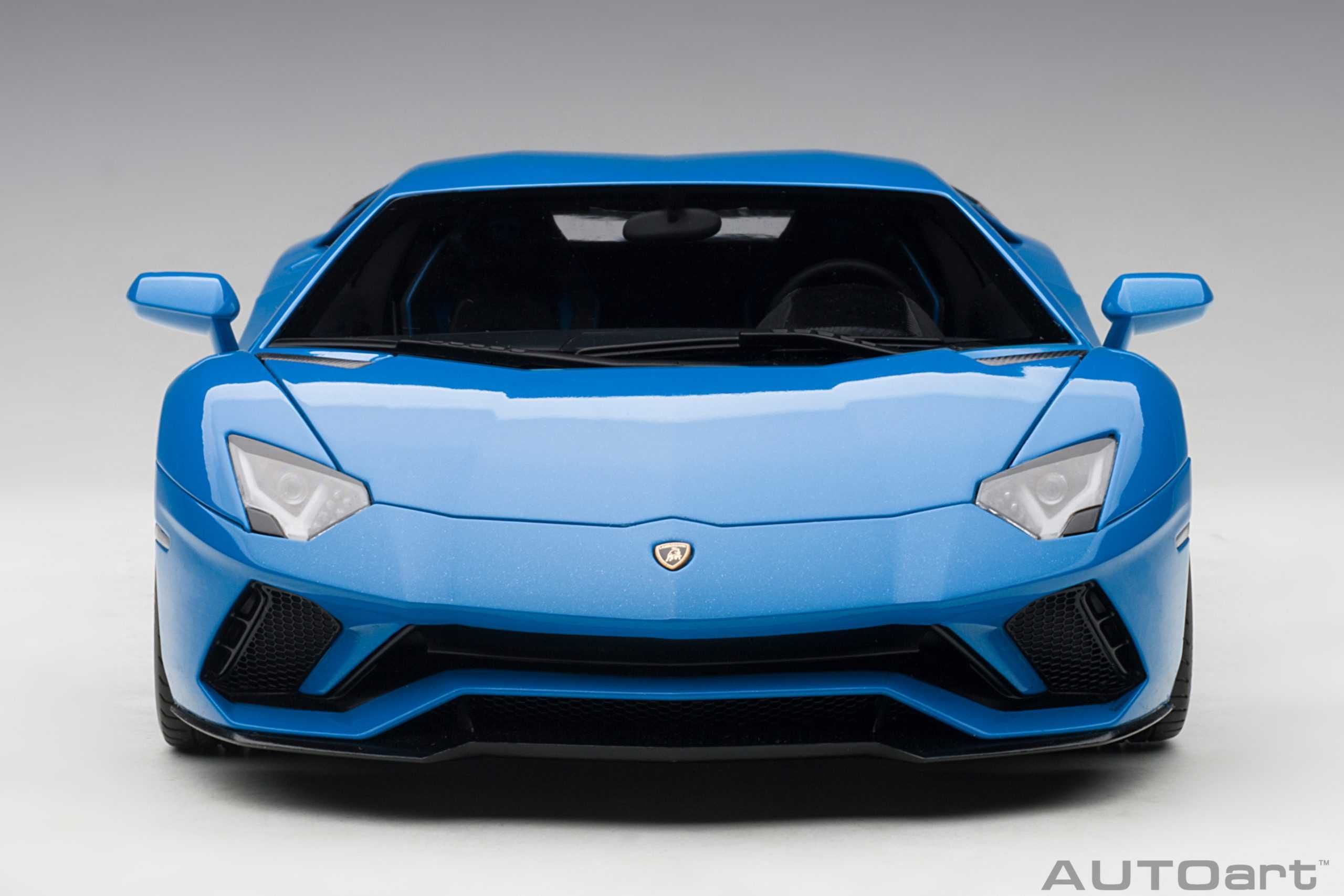 Model 1:18 AUTOart Lamborghini Aventador S 2017 blue