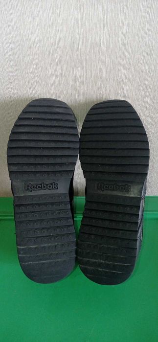 Кроссовки для девочки фирмы Reebok 34.5 размера
