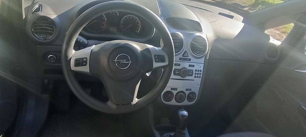 Corsa D lift benzyna niski przebieg klima