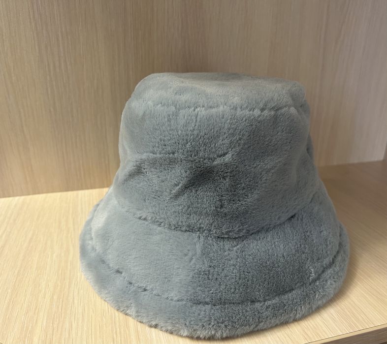 Хутряна однотонна панама сірого кольору. Панама. жіноча панама.