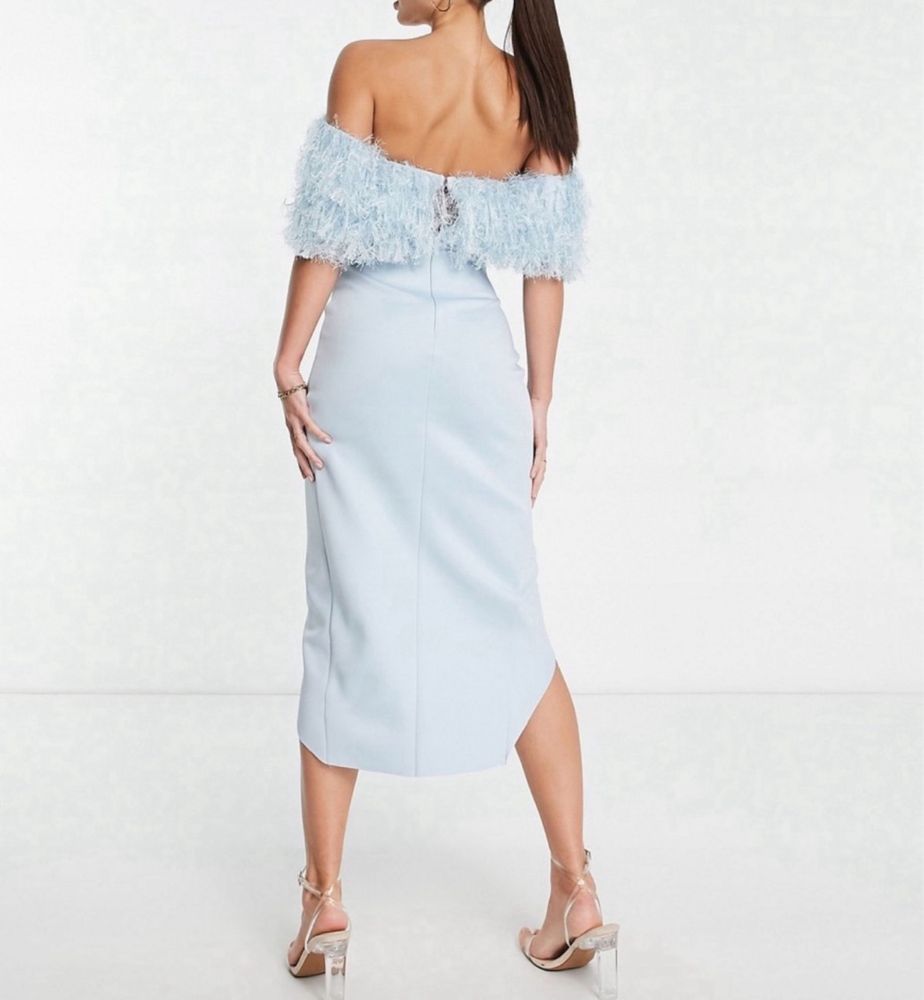 Asos zdobiona sukienka midi 48 4 xl pióra luxe błękitna fredzle