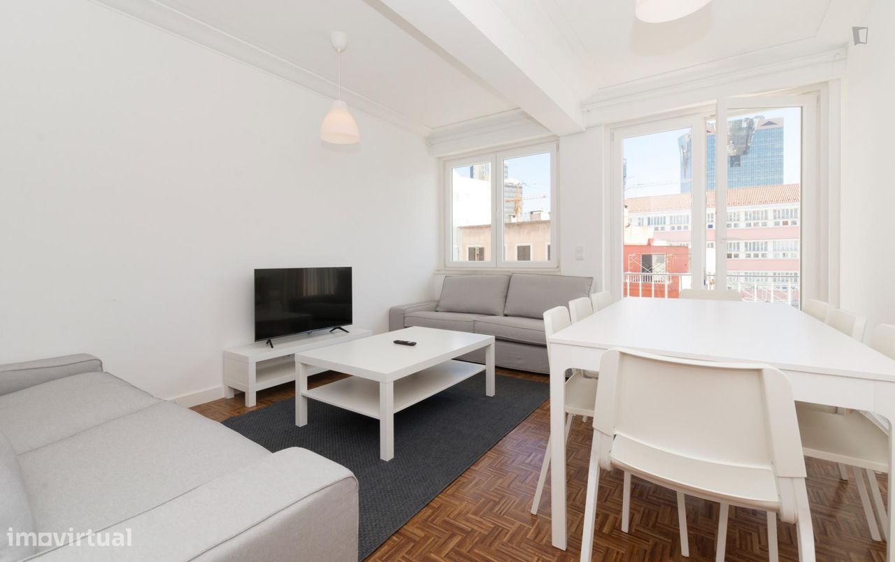 427249 - Quarto com cama de solteiro, com casa...