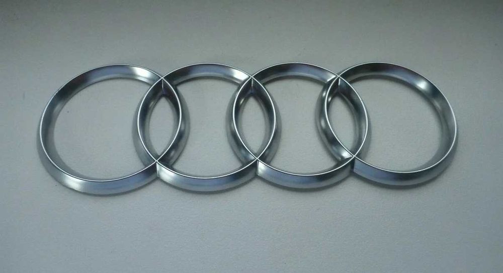Емблема Audi для автомобіля