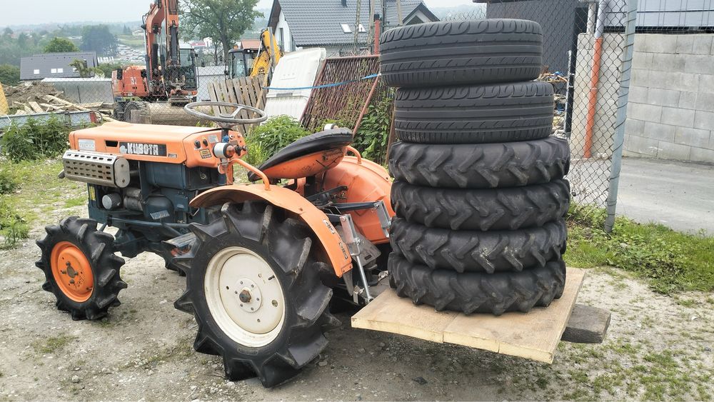 Kubota B7000 4x4 Traktorek ogrodniczy