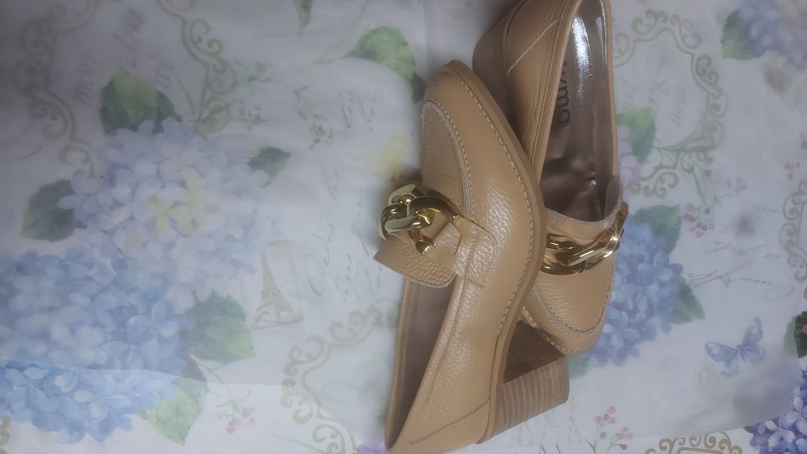 Sapatos novos, por usar