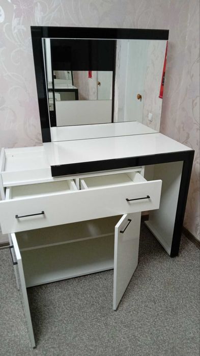 Стіл-трюмо-комод   ПРОДАМ