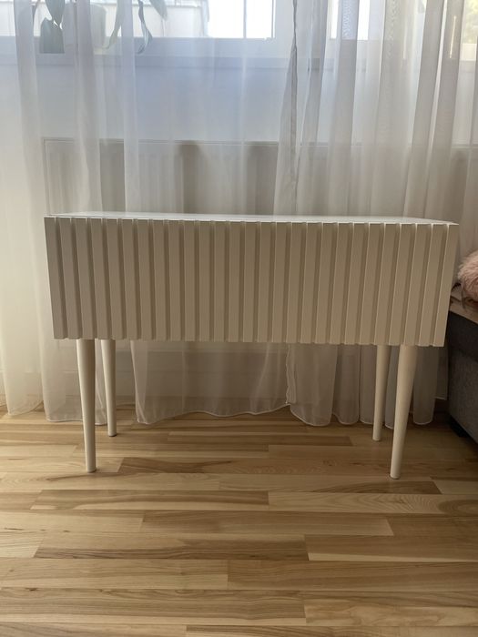 Stolik RTV wykonany przez stolarza