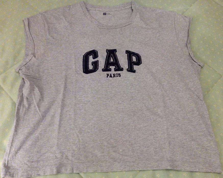 T-shirt cinzenta GAP Paris