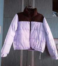 Krótka fioletowa kurtka puffer ze stójką