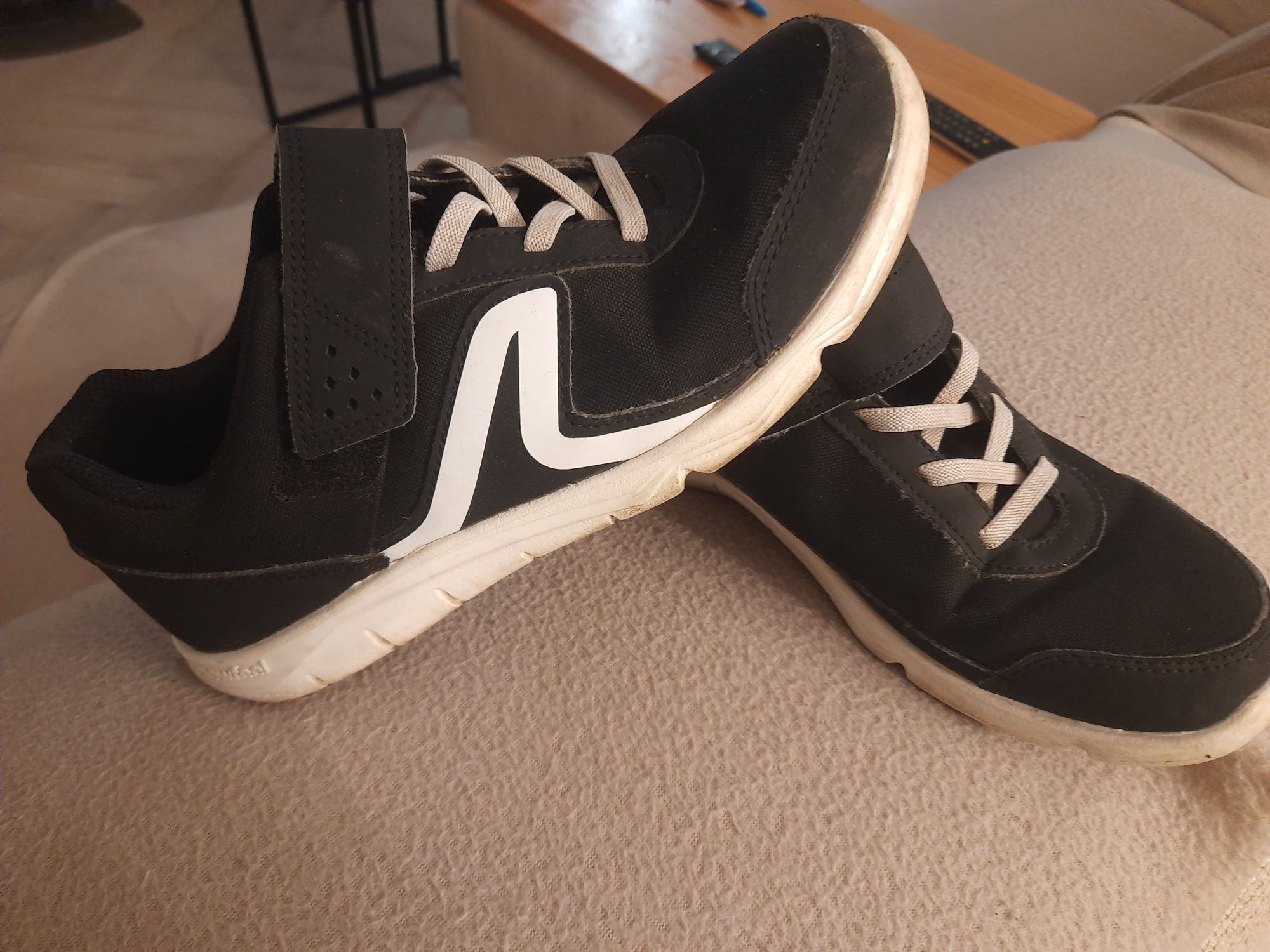 Polbuty adidasy halówki na wf decathlon 37