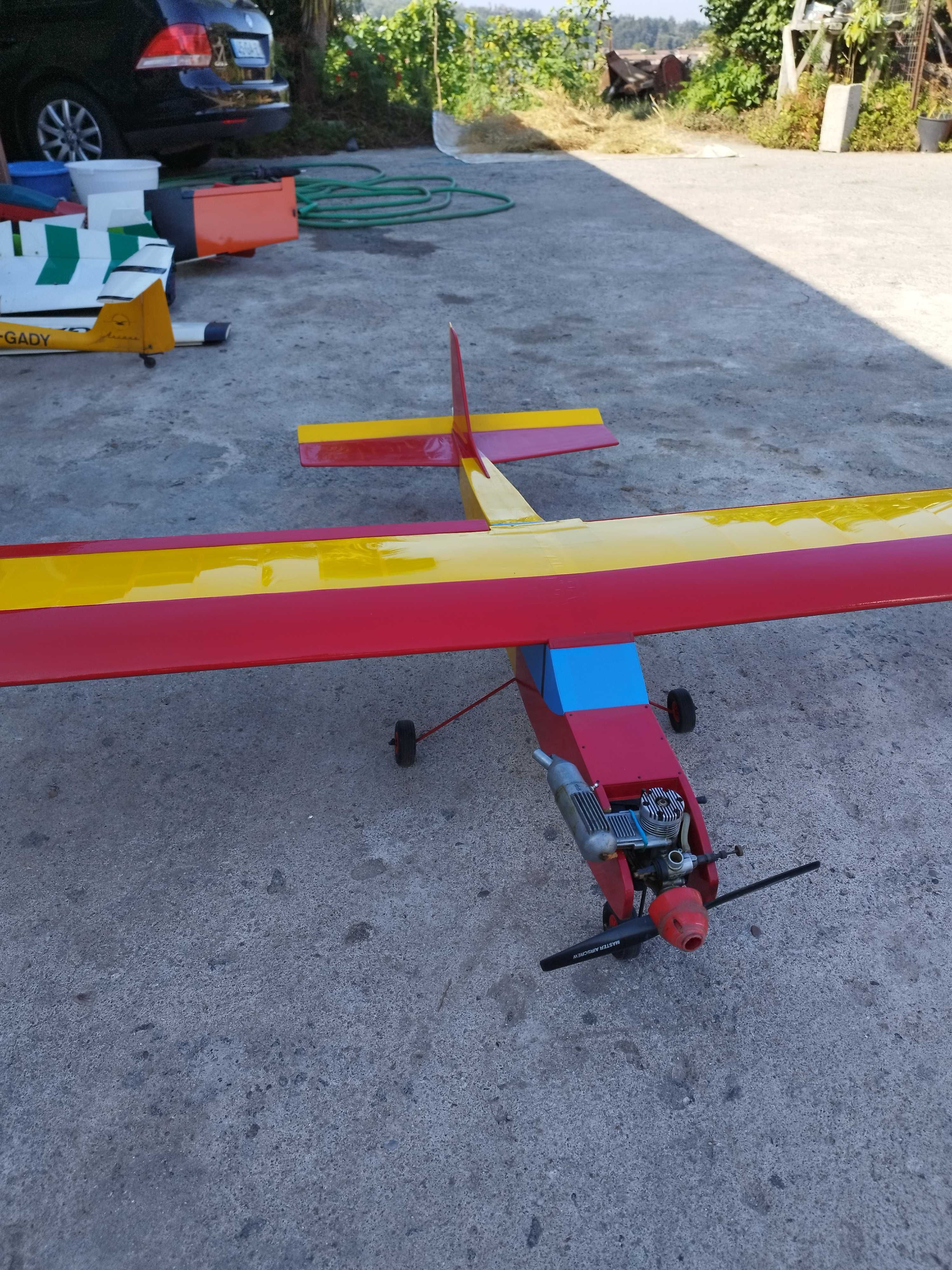 Avião RC gasolina