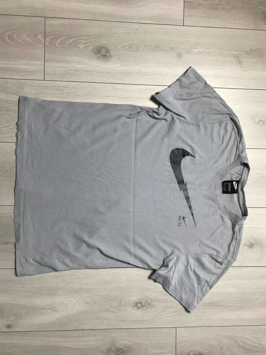 NIKE r.L oryginalna koszulka męska w dobrym stanie