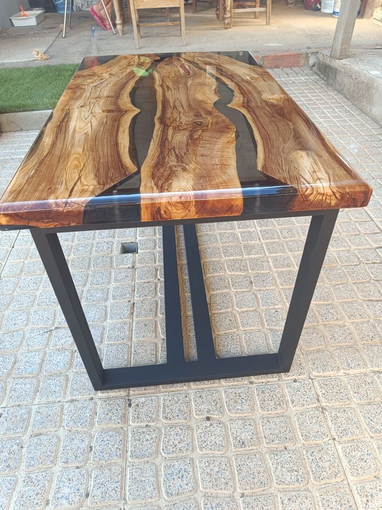 Mesa de centro em resina epoxi