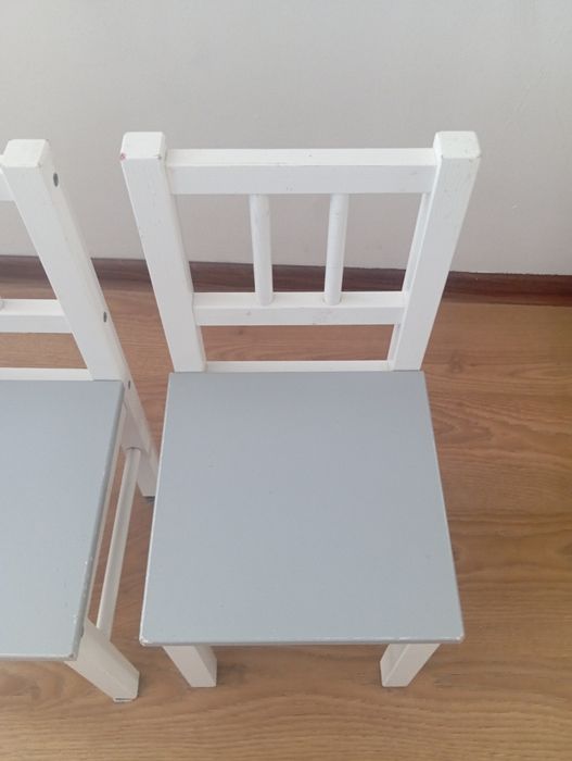 Meble dziecięce krzesła + stolik