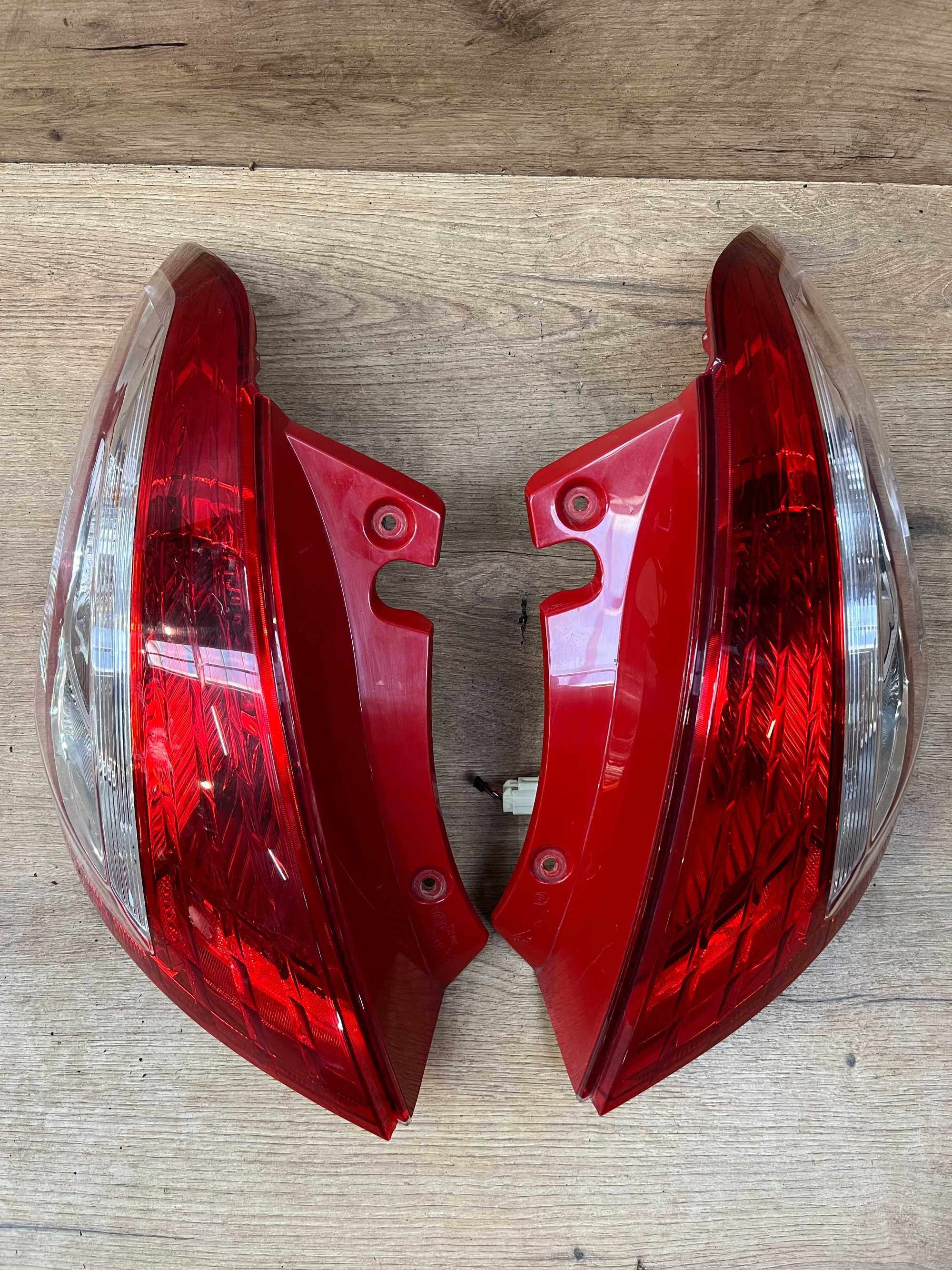 Lampa/reflektor tylny lewy prawy Suzuki Swift Mk7 lift