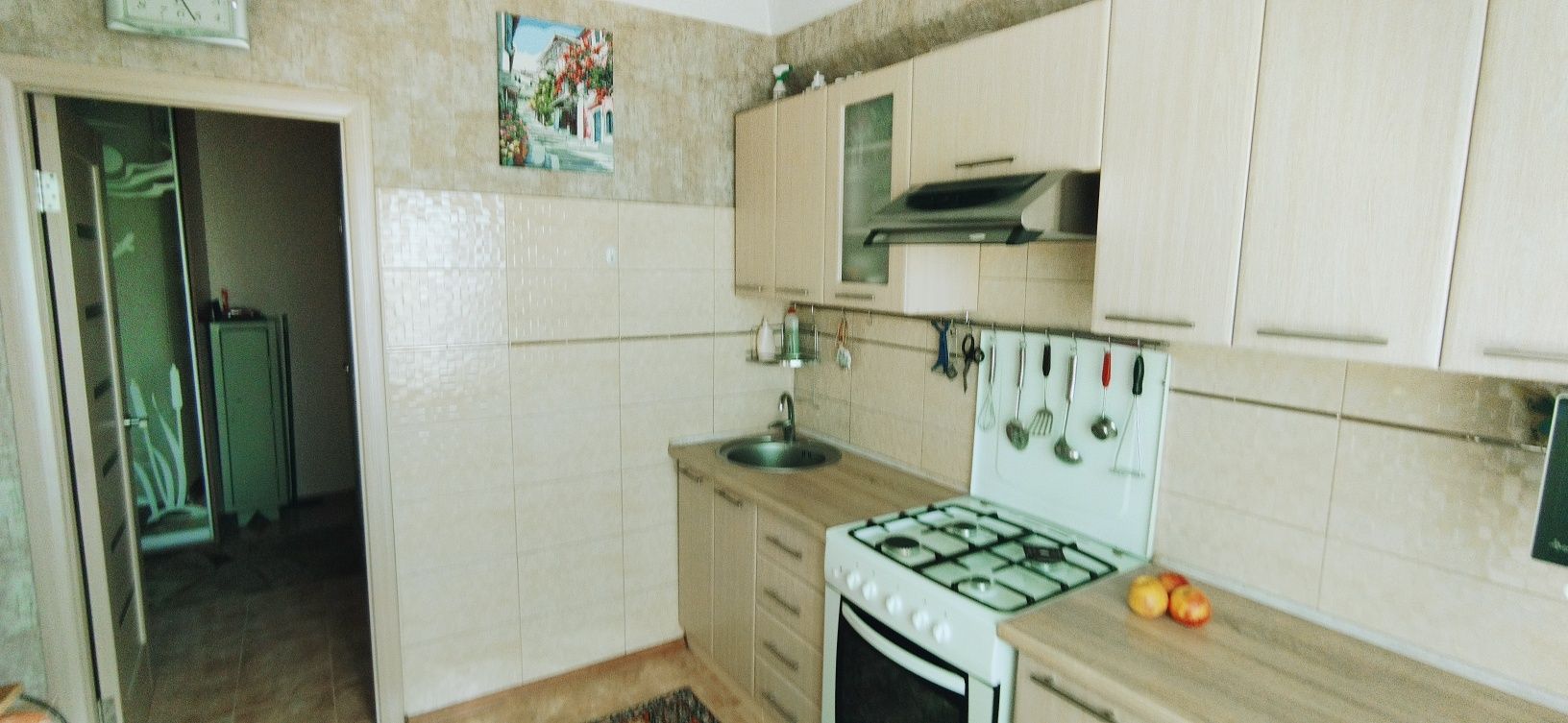 Продам двухкомнатную квартиру на Бородинском районе.