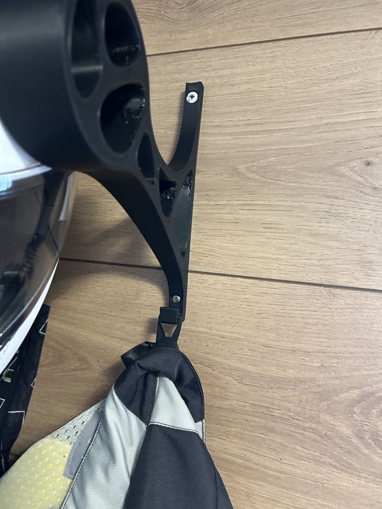 Wieszak motocyklowy na kask i kurtke