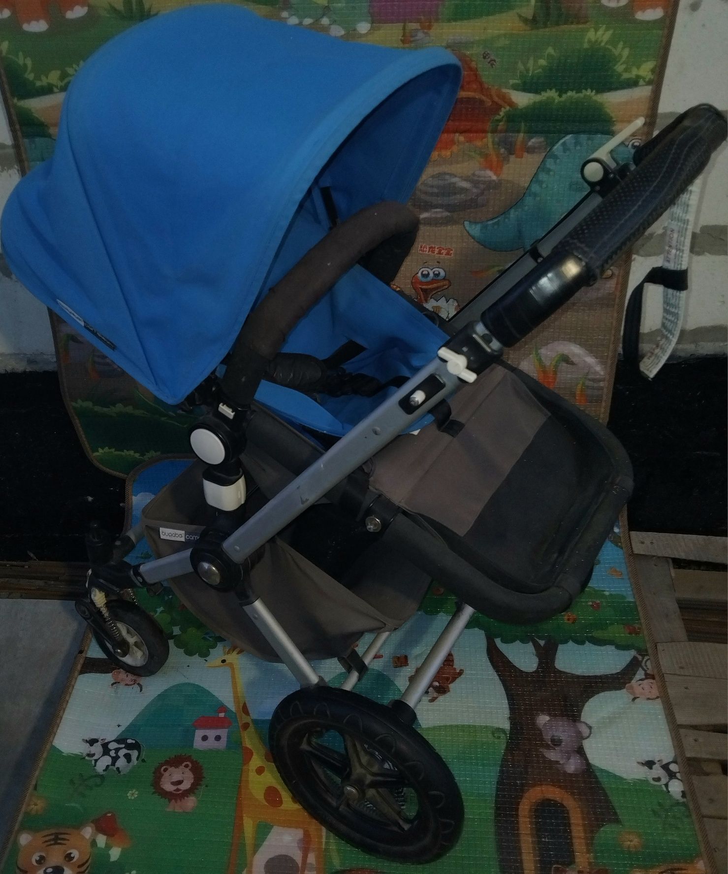 Продам детскую алюминевую коляску 2 блока bugaboo люлька+прогулка.