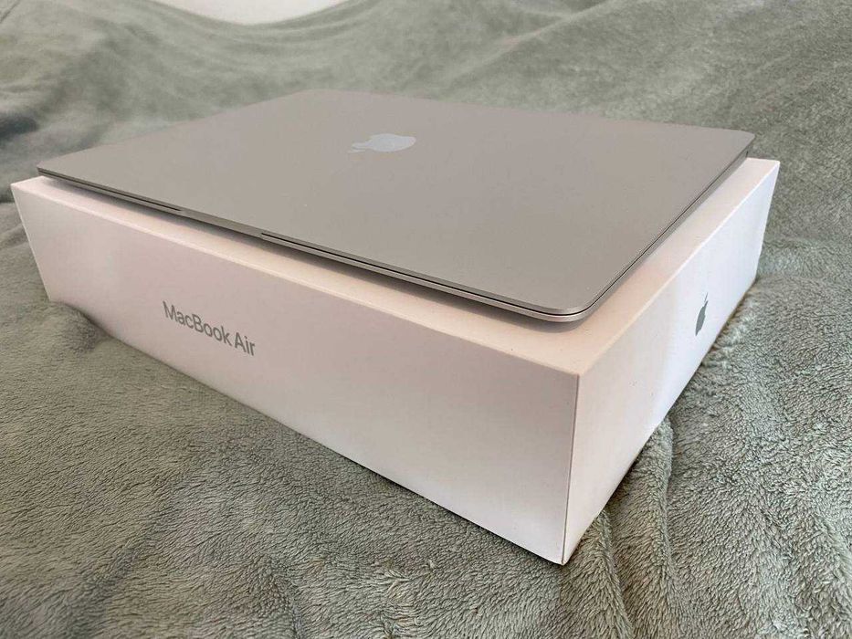 MacBook Air 13 2020 M1 256GB 8GB - stan bardzo dobry
