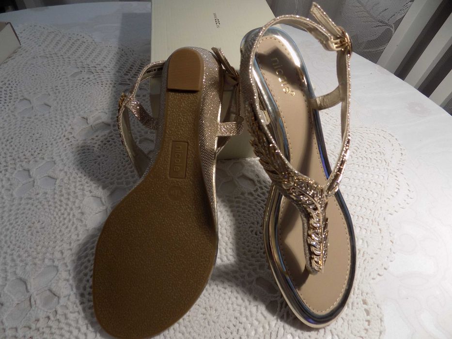 Piękne złote  sandałki -  na koturnie rozm. 38. Nowe.