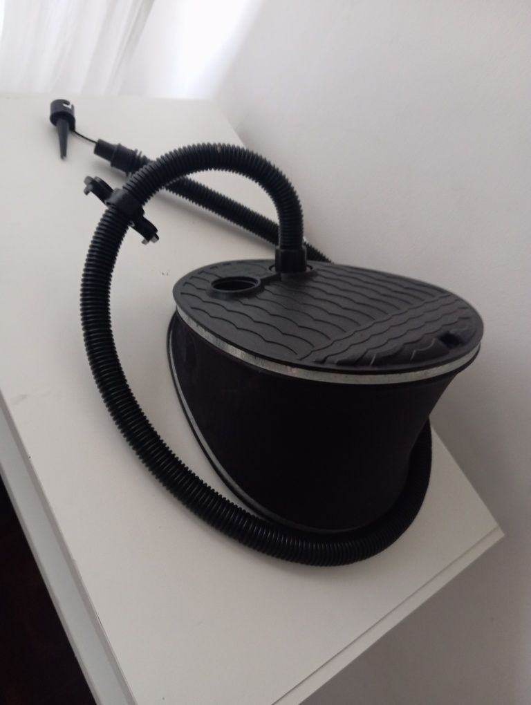 Bomba de encher manualmente de pé