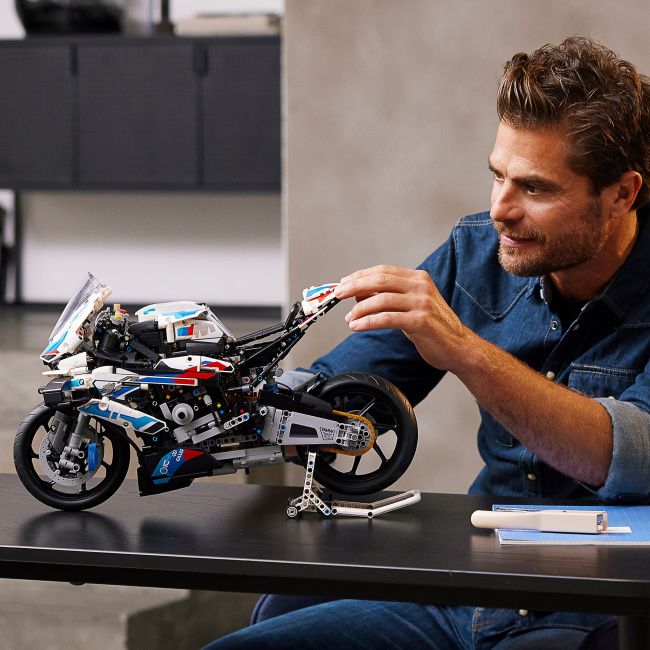 Конструктор Technic – BMW M 1000 RR 1/1 з LEGO