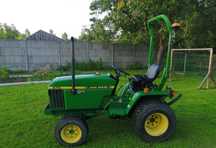 Traktorek John Deere 670 4x4 osprzętem