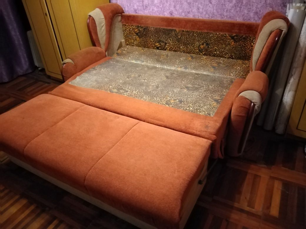 Продам диван в нормальном состоянии