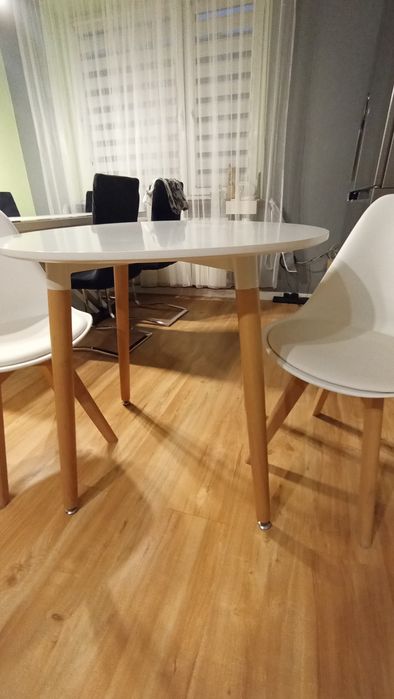 Stół 80+dwa krzesła styl skandynawski biały