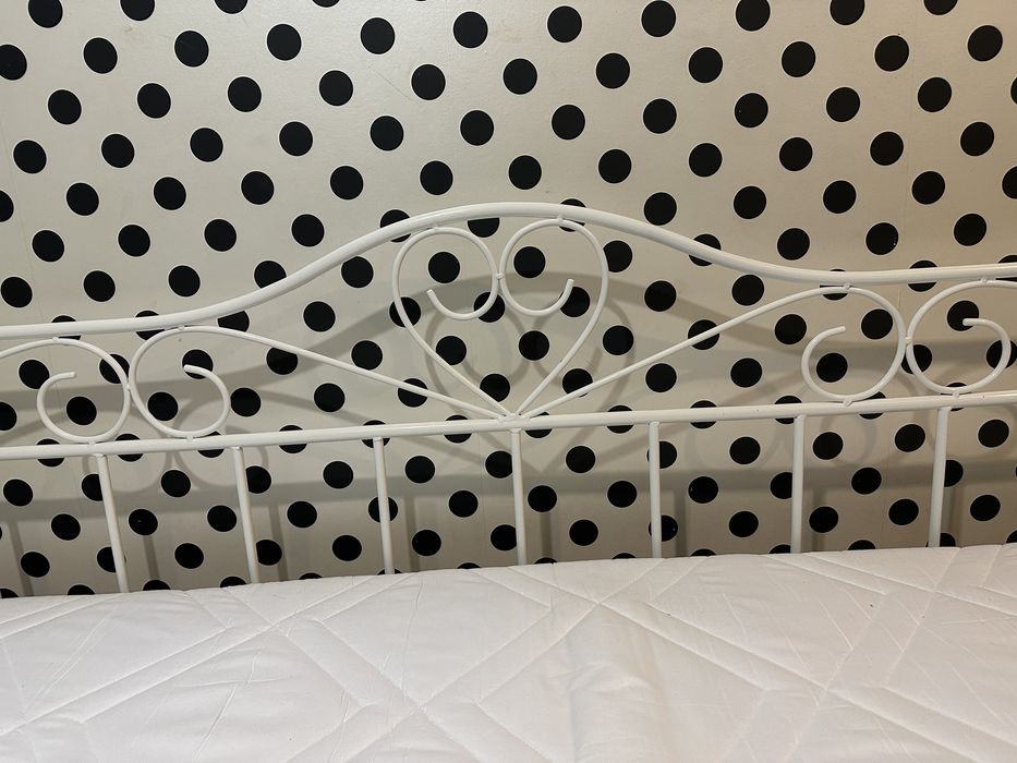 Łóżko metalowe o wymirach 90x200