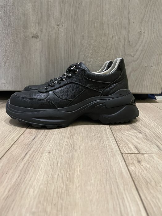 Кросівки жіночі з Intertop