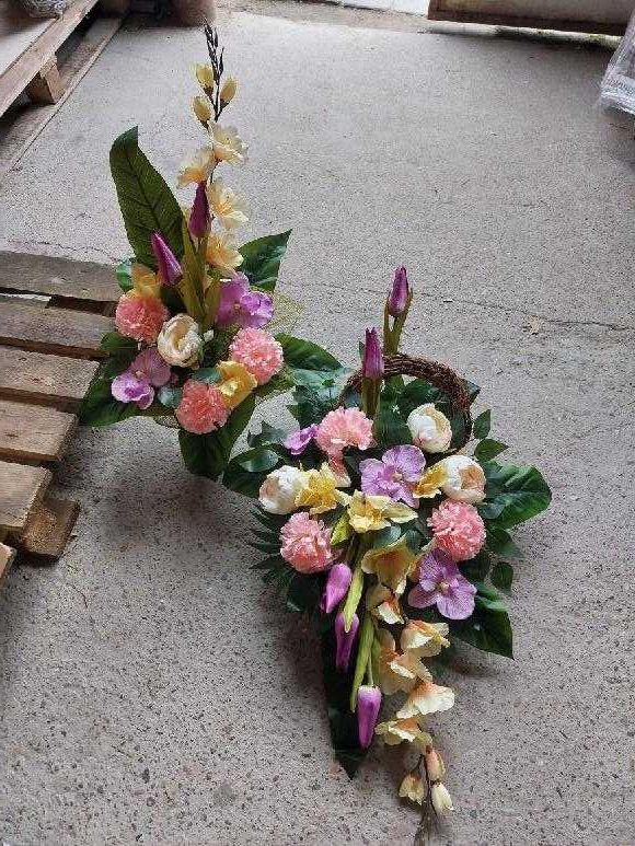 kompozycja kwiatowa ,wiązanki  stroiki   na cmentarz